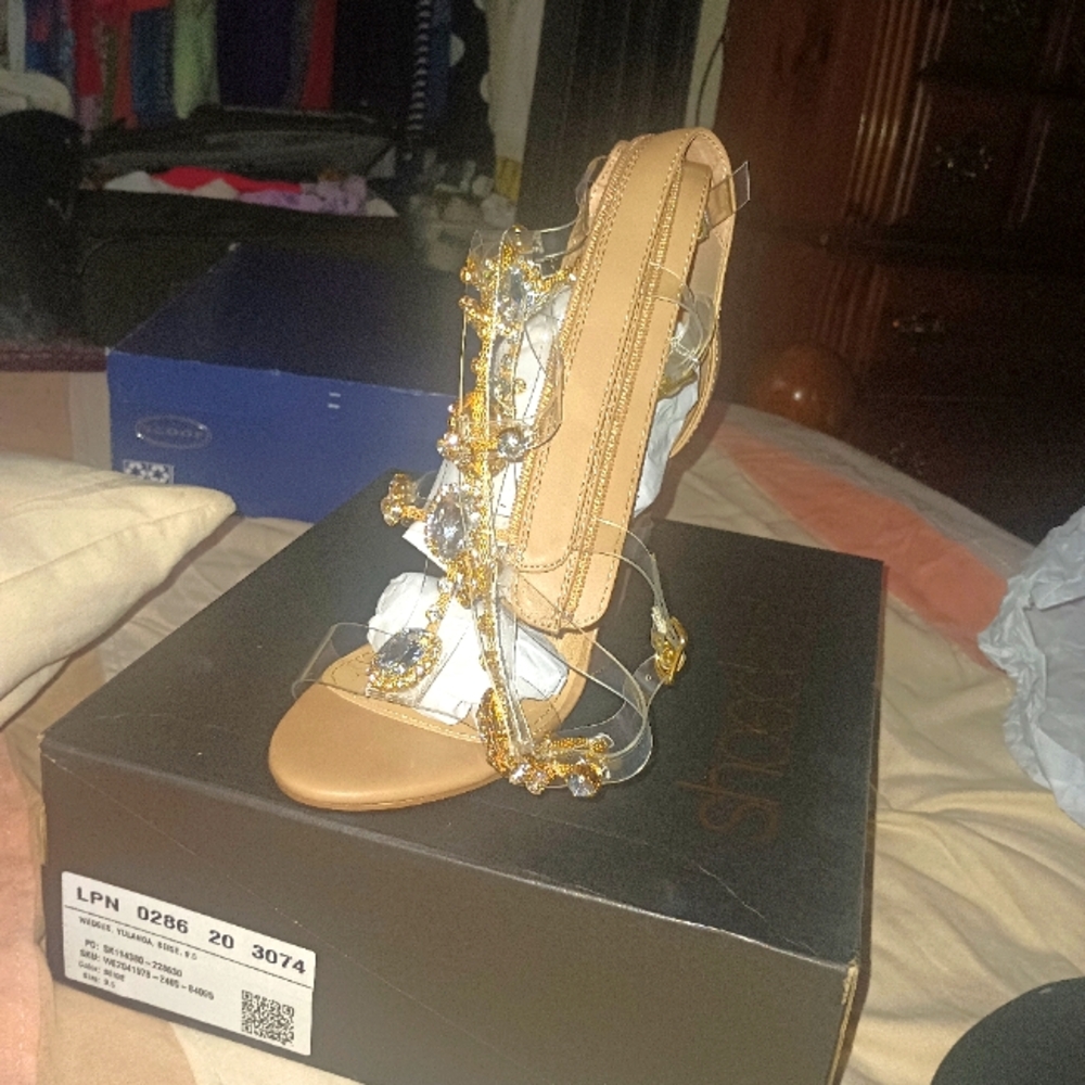 Shoedazzle wedge sandals